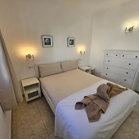 Casa Sanwasy Playa Bastian * 코스타 테기세